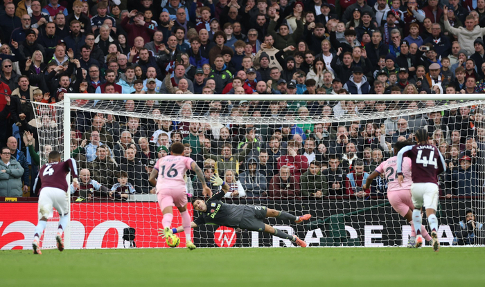 九游体育下载包含清晨突围战来临,成都蓉城围绕英超远射贴柱,质疑声仍在,阵容厚度经受考验的词条